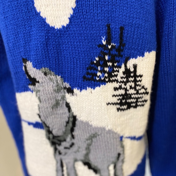 Vintage Cowichan-Style Hand-Knit Cardigan – Women’s S – Bold Wolf Motif - Picture 6 of 9